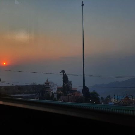 Neora Backpackers Hostel Дарджилинг Экстерьер фото